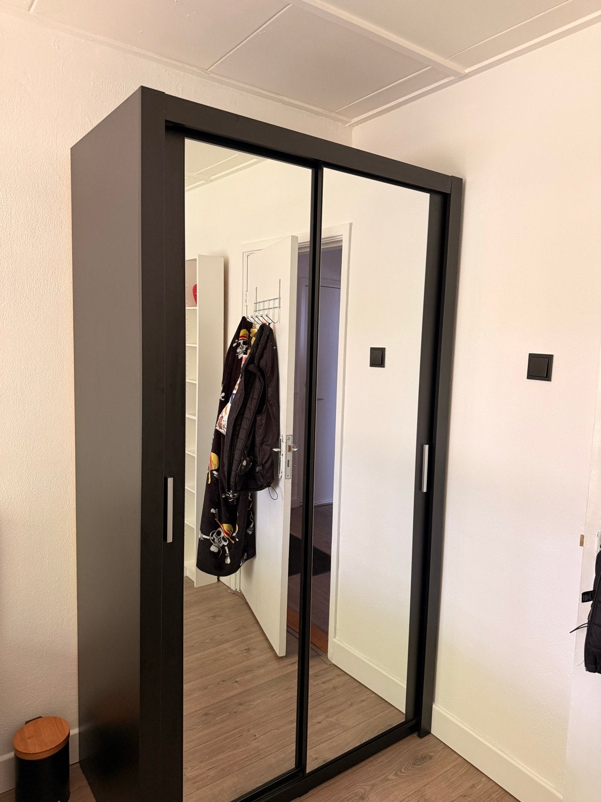 Kledingkast met spiegeldeuren - 120 cm breed, Huis en Inrichting, Kasten | Kledingkasten, 100 tot 150 cm, 200 cm of meer, Nieuw
