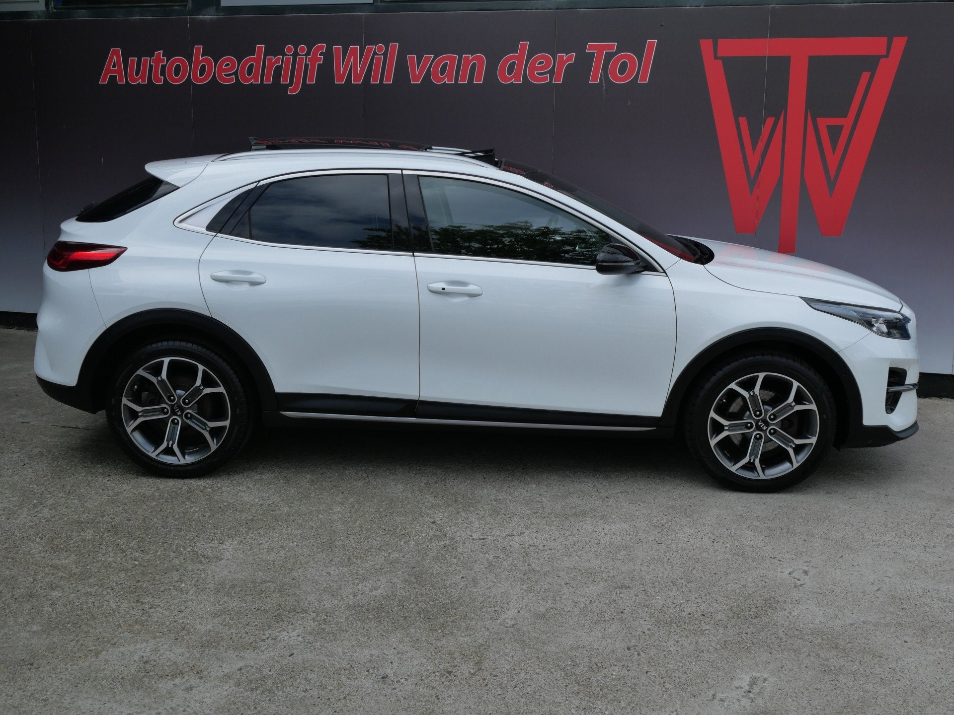 Kia Xceed 1.6 GDi PHEV EXECUTIVELINE | PANORAMA | LEER | A.C, Auto's, Kia, XCeed, Gebruikt, Wit, Bedrijf