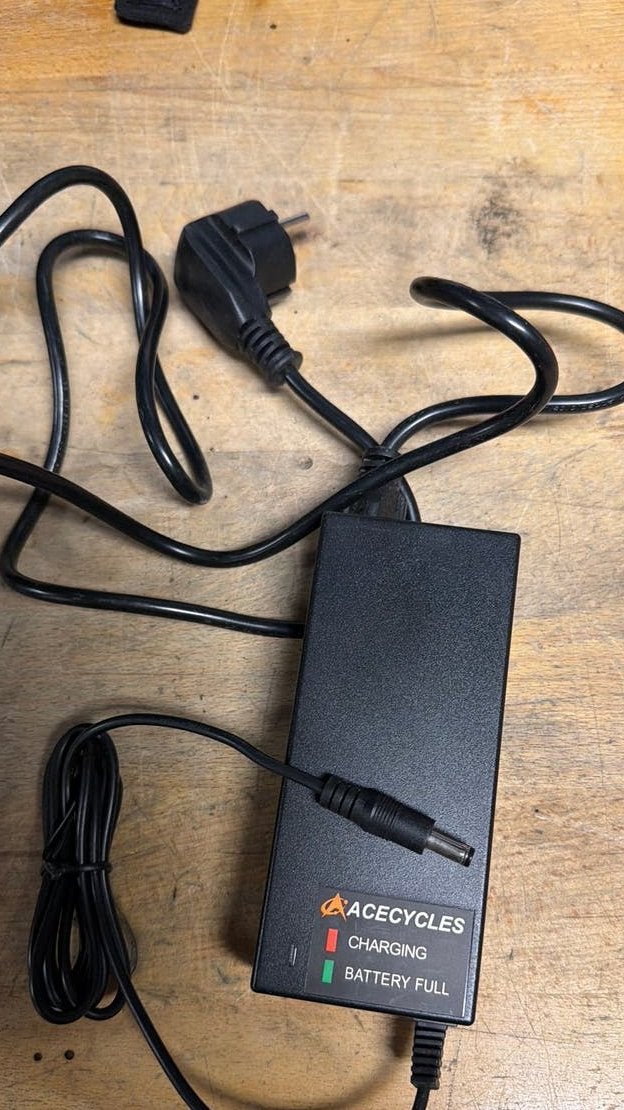 24V e-bike acculader, Ophalen of Verzenden, Gebruikt