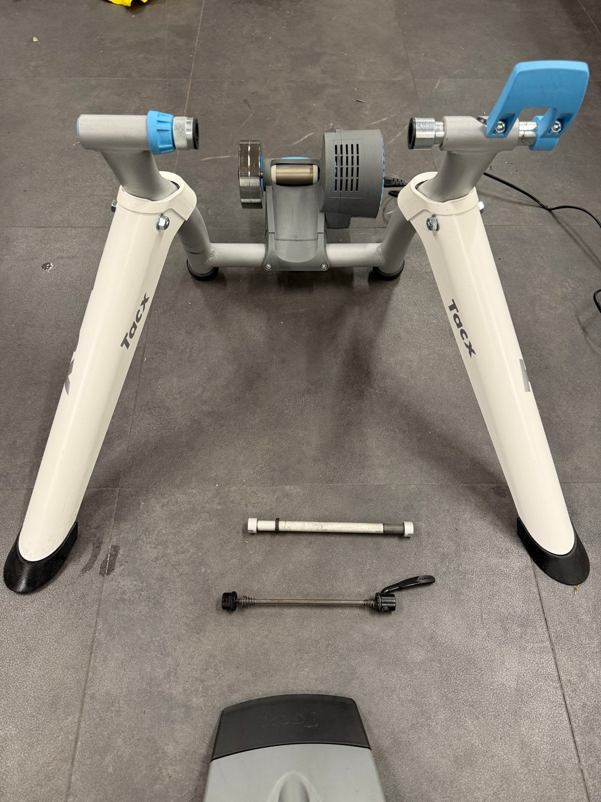 Tacx Flow Smart fietstrainer met steekas, Fietsen en Brommers, Ophalen of Verzenden, Zo goed als nieuw