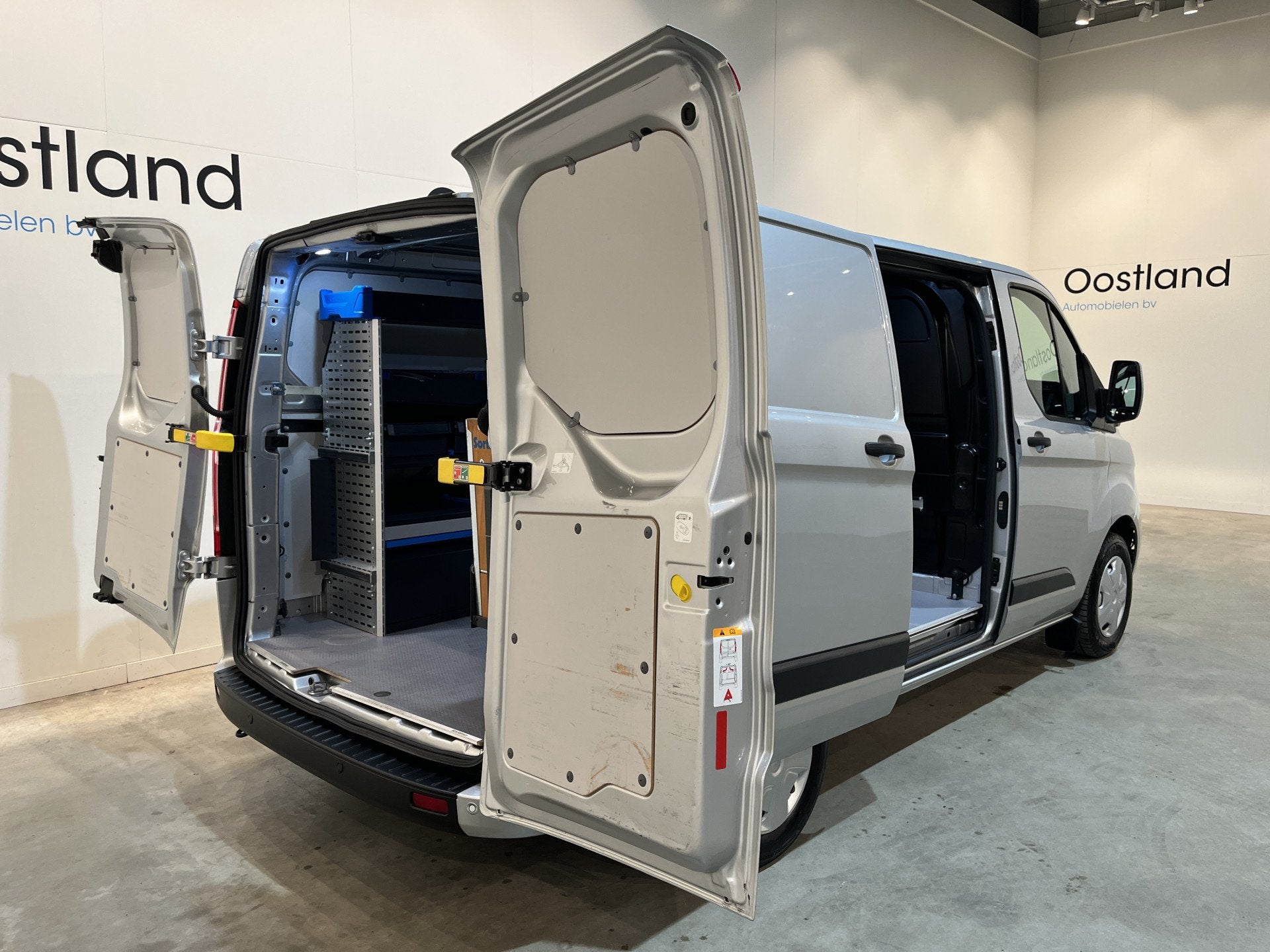 Ford Transit Custom 300 2.0 TDCI L1H1 Trend 130 PK Servicebu, Auto's, Voorwielaandrijving, Stof, 4 cilinders, Met garantie (alle)