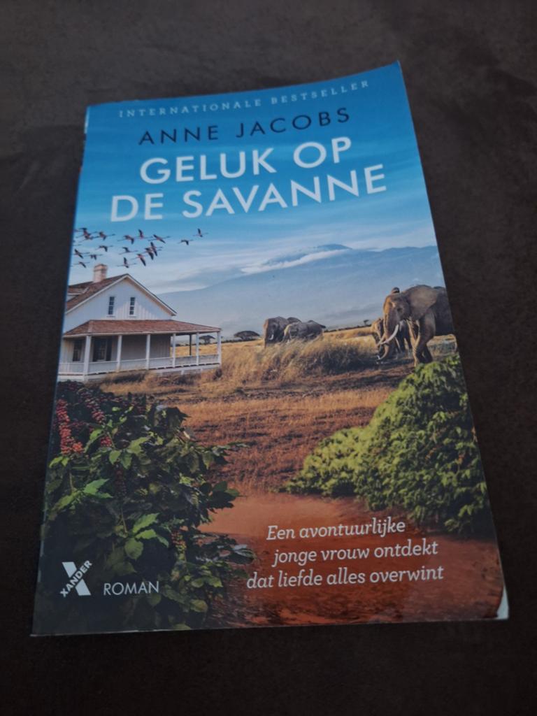 Geluk op de Savanne - Anne Jacobs (Roman), Ophalen of Verzenden, Gelezen, Anne Jacobs, Europa overig