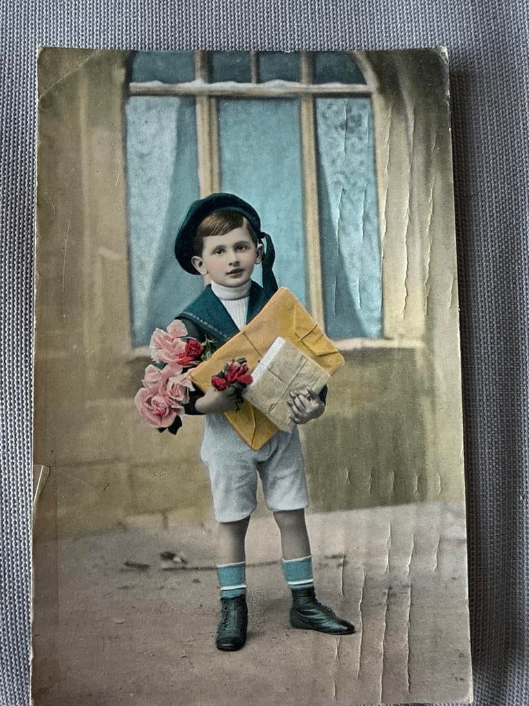 Oude ansichtkaart: Jongen in matrozenpak met bloemen, Ophalen, Voor 1920, Gelopen, Noord-Holland