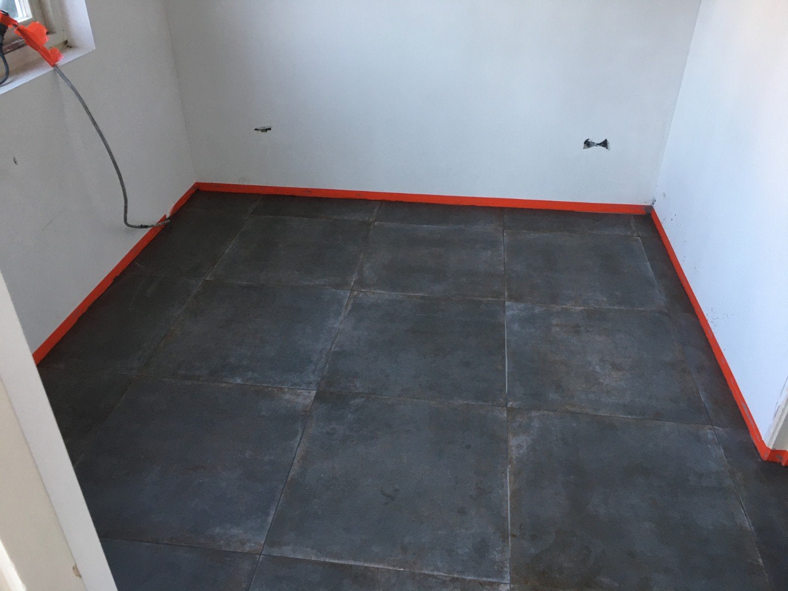 Nieuwe Antraciet 60x60 tegels met roestvegen (ca. 20m2), Doe-het-zelf en Verbouw, Ophalen, 60 cm of meer, Nieuw, 10 m² of meer