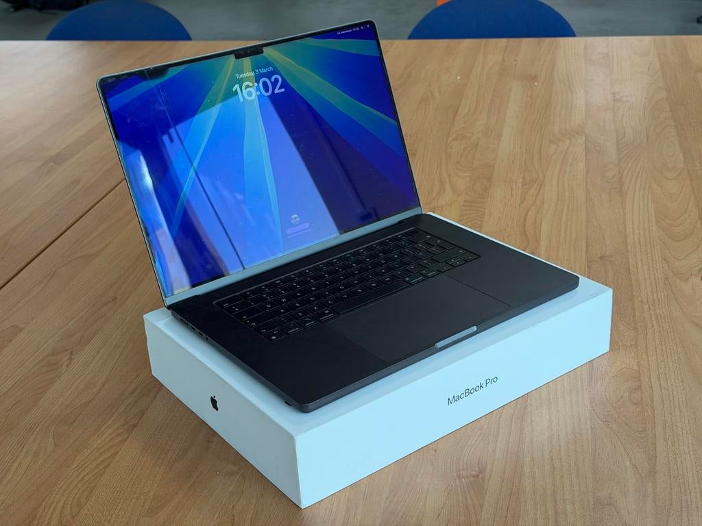 MacBook Pro M4 Pro 16” - Scherm beschadigd, Gebruikt, 512 GB, 16 inch, 3 tot 4 Ghz