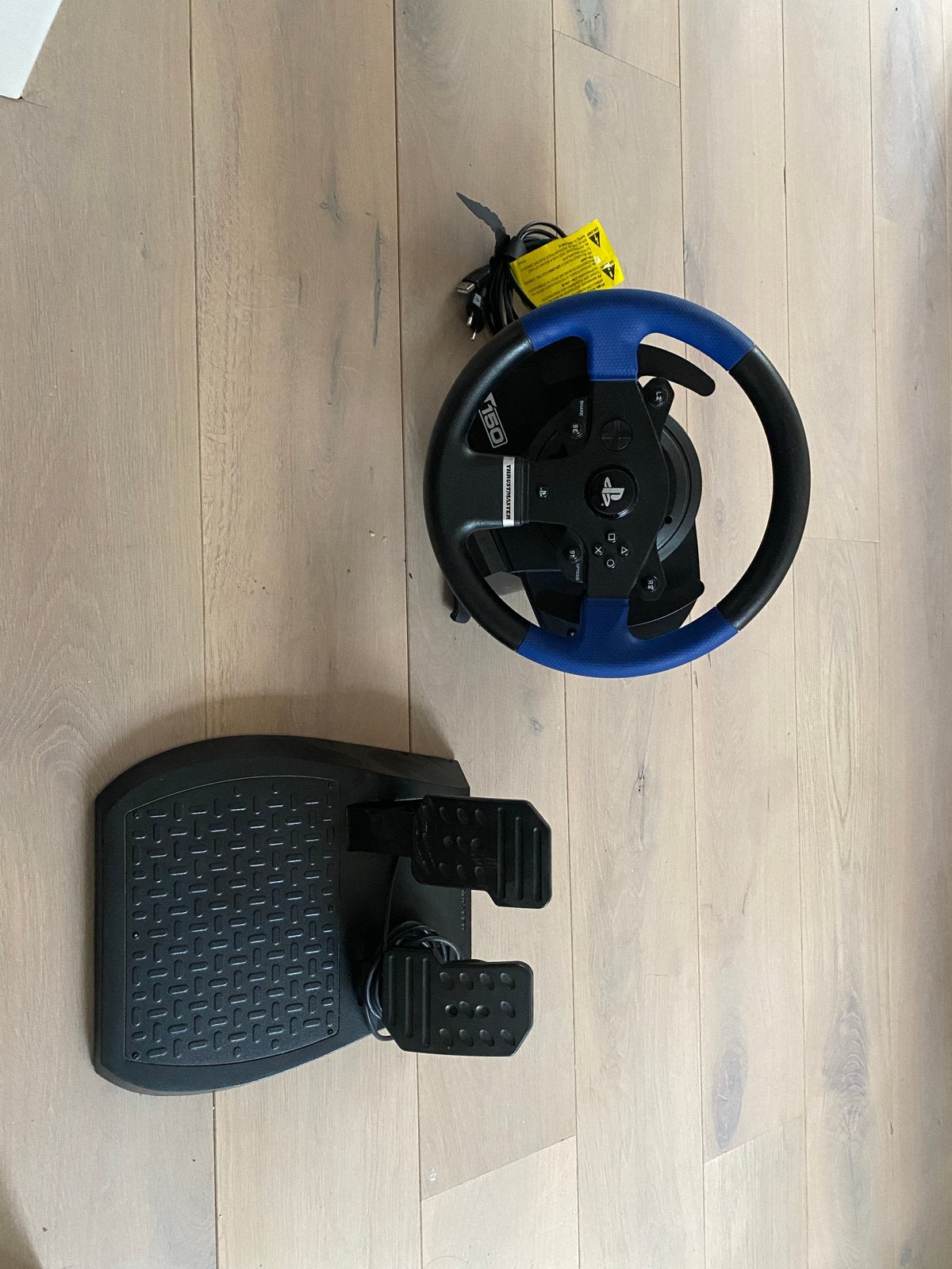 Thrustmaster T150 racestuur met pedalen voor PlayStation, Spelcomputers en Games, Ophalen of Verzenden, Gebruikt, Stuur of Pedalen