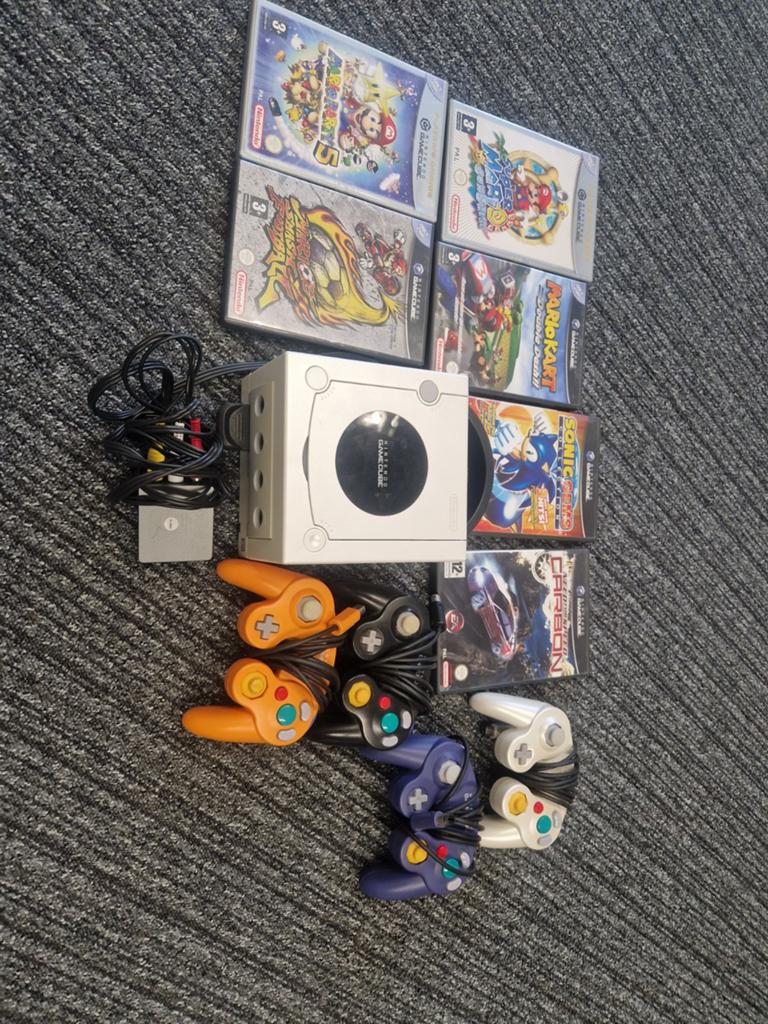 Nintendo GameCube Silver set met 6 Games en 4 Controllers, Ophalen of Verzenden, Met 2 controllers
