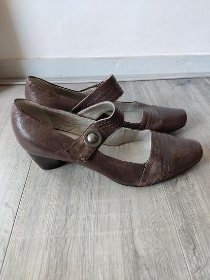 Carmens lederen dames instappers met hakje donkerbruin, Kleding | Dames, Schoenen, Bruin, Instappers, Ophalen of Verzenden, Zo goed als nieuw