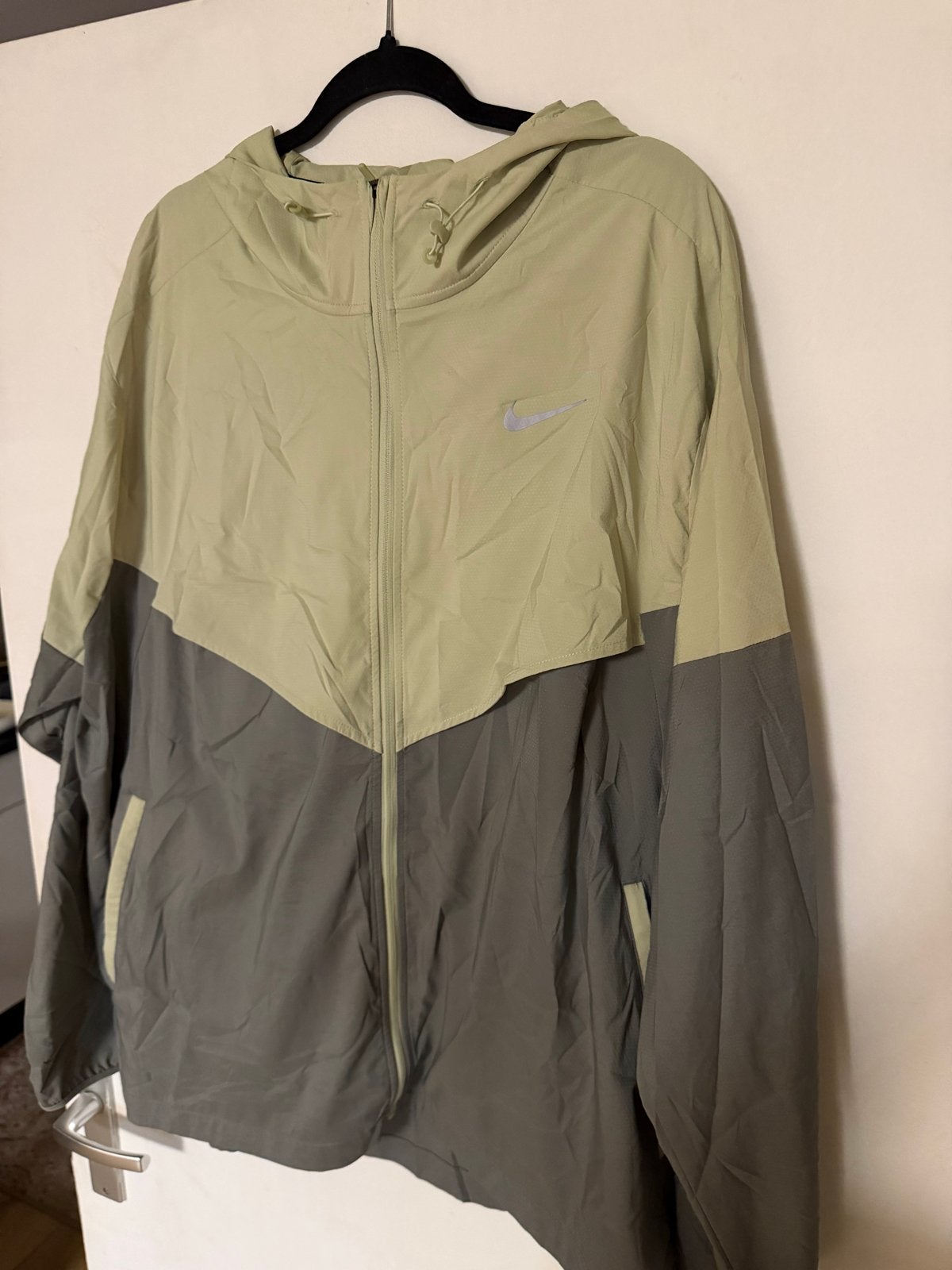 Nike Running Windrunner Jack - Zo goed als nieuw, Ophalen of Verzenden, Zo goed als nieuw, Maat 42/44 (L), Beige