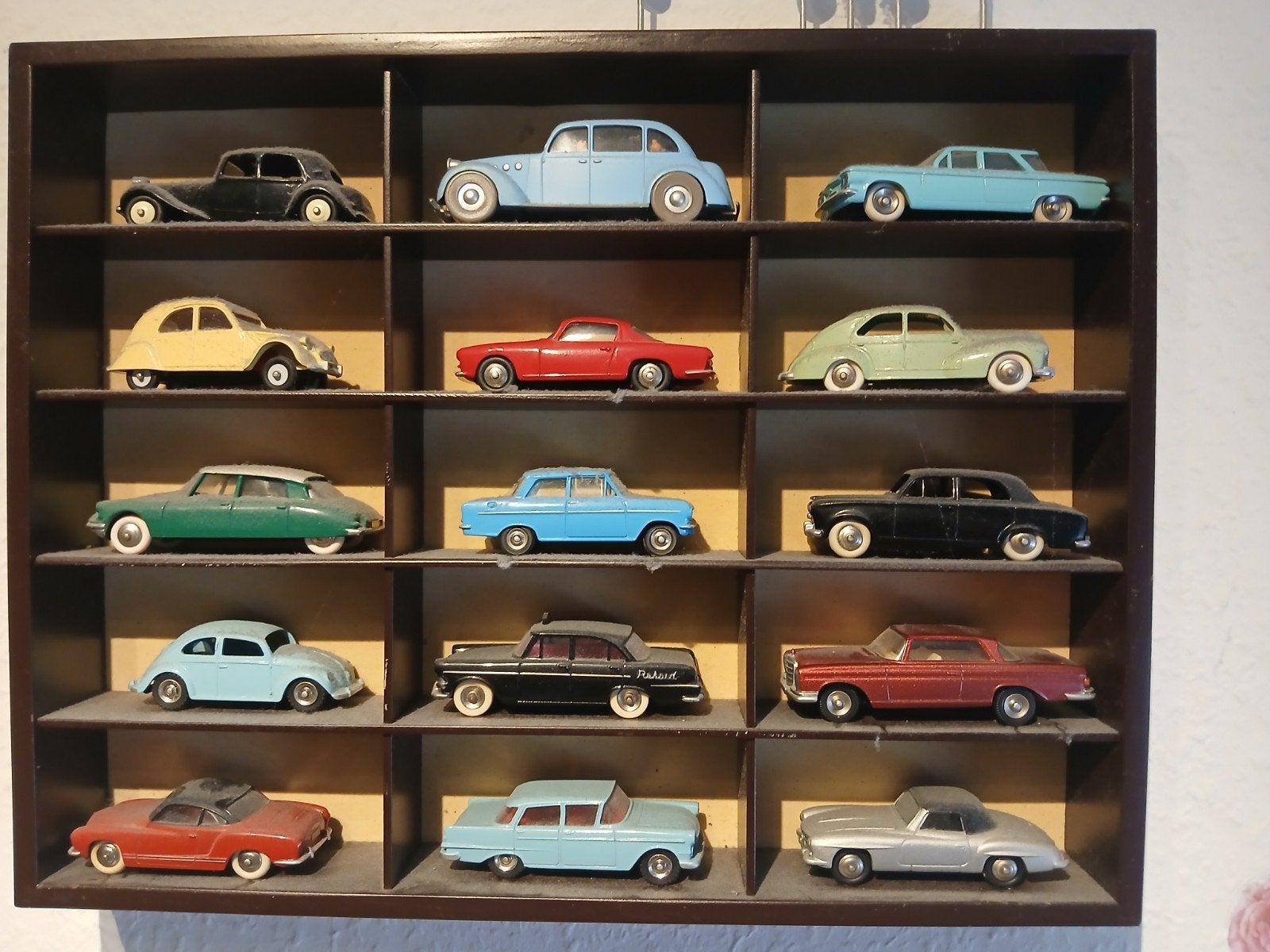 30 auto.s in prima  met doos en certificaat ophalen, Ophalen, Zo goed als nieuw, Bburago