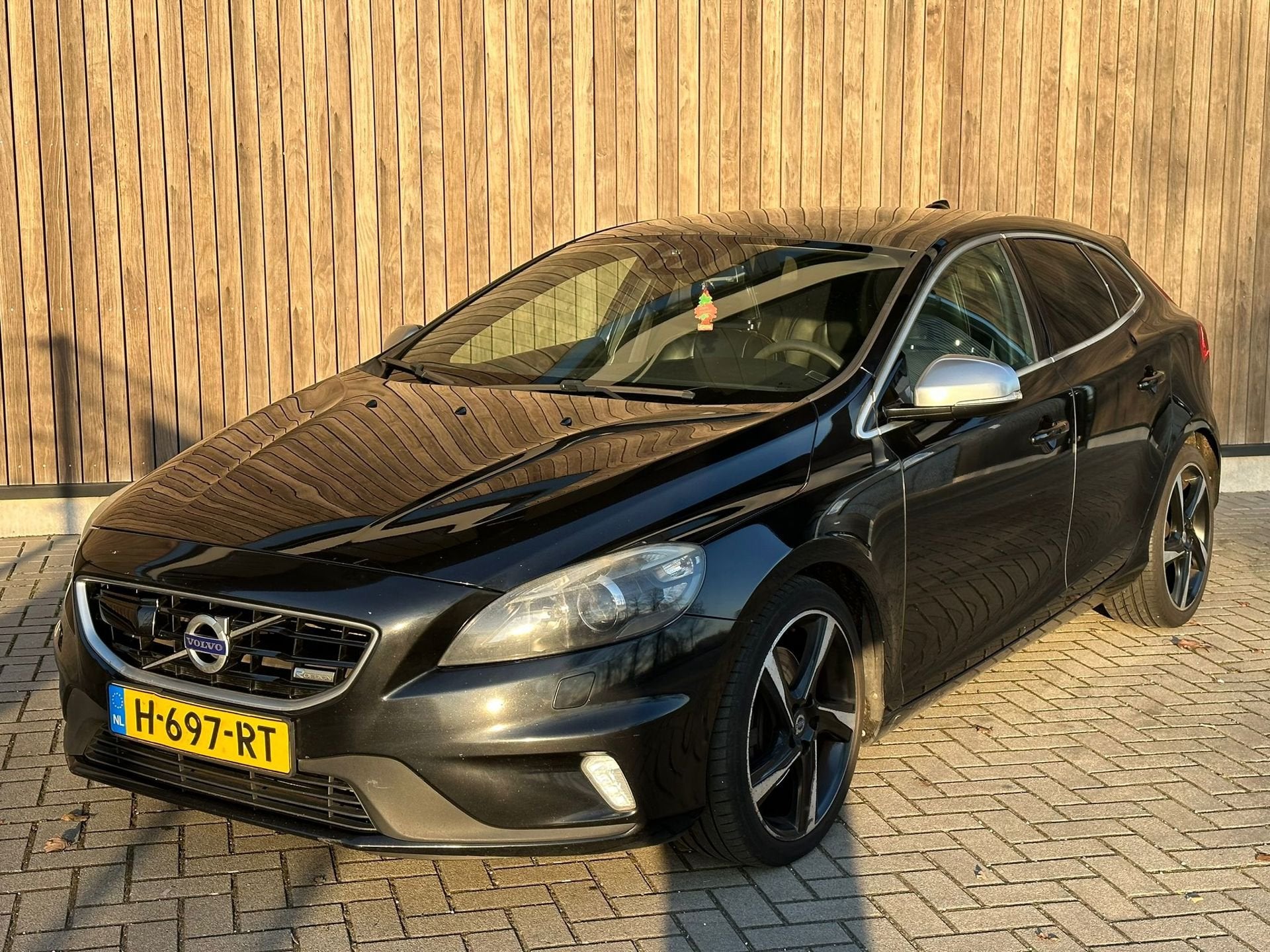 Volvo V40 2.0 D3 R-Desing | AUT | PANO | LEDER |, Auto's, Volvo, Euro 5, Gebruikt, Zwart, Leder