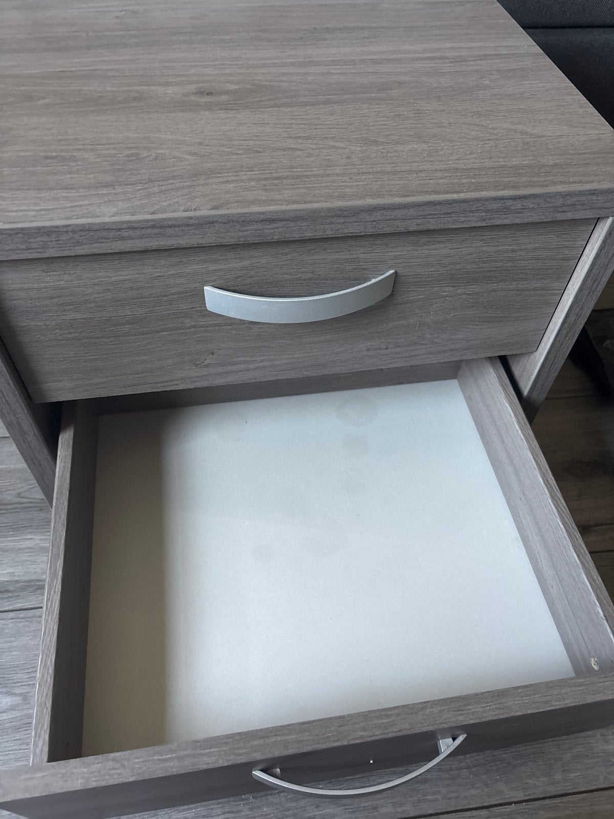 Foto 4 van Nachtkastje met 2 lades - Grijs houtlook