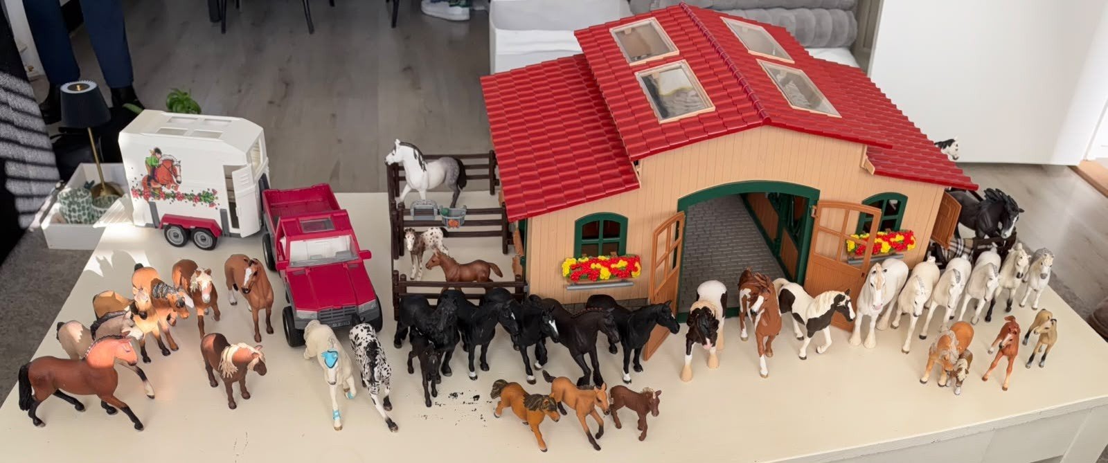 XXL Schleich Stal, Pick-up, Trailer & 36 Paarden, Ophalen, Gebruikt, Jongen of Meisje