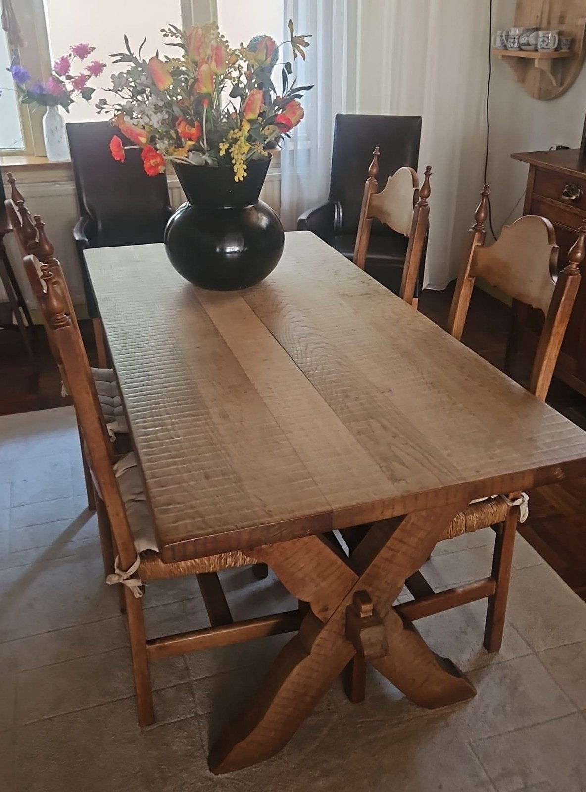 Robuuste Eikenhouten Eettafel met X-poten en stoelen, Ophalen