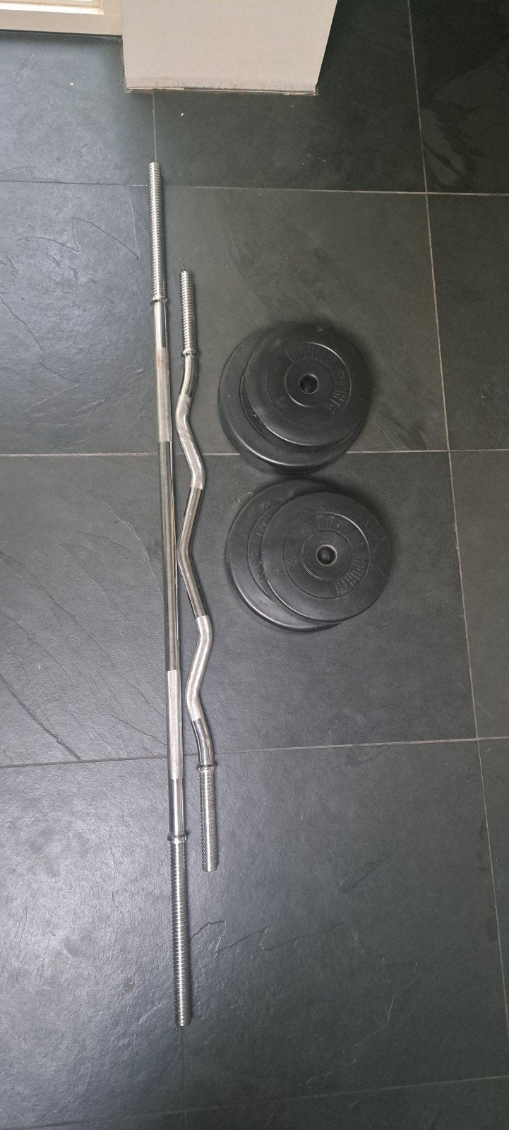 Gorilla Sports halterstangen (normaal + curl) en schijven, Sport en Fitness, Fitnessmaterialen, Ophalen, Halterstangen