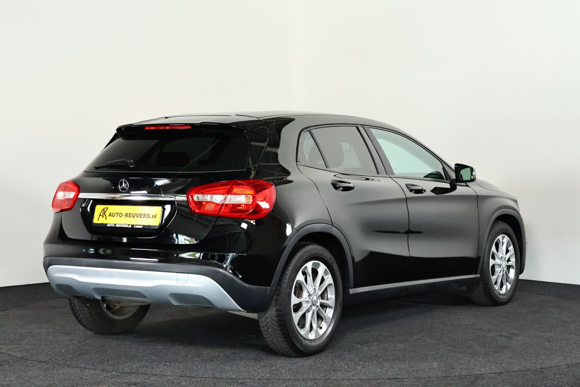 Mercedes-Benz GLA 180 Ambition / Bluetooth / Airco / Camera, Voorwielaandrijving, 12 maanden, Stof, Gebruikt
