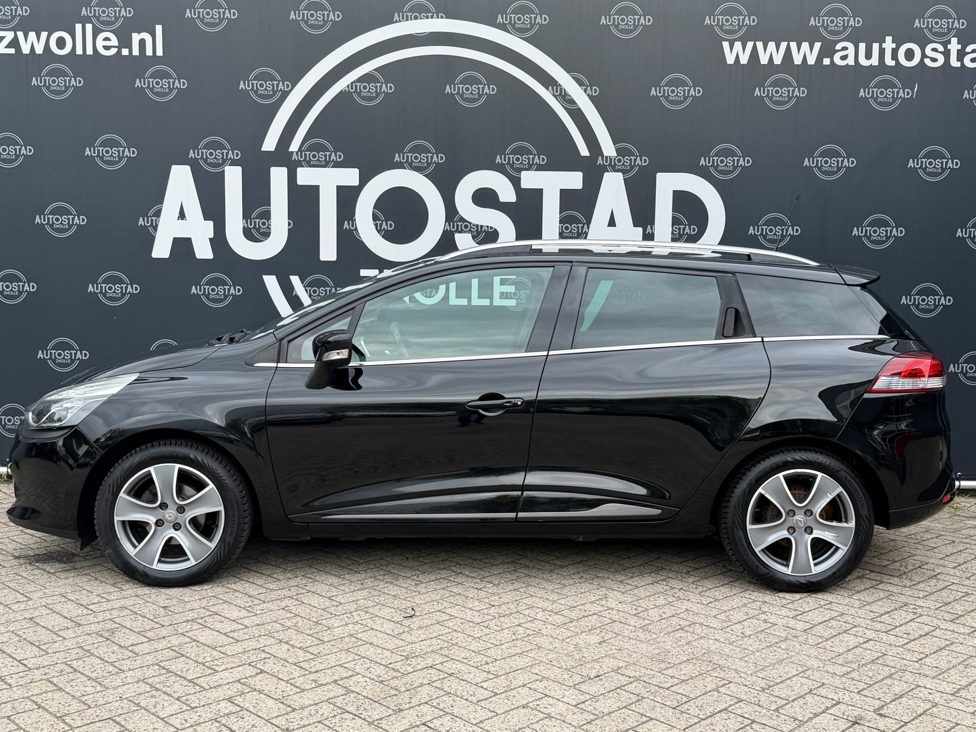 Renault Clio Estate 0.9 TCe Night&Day NL-Auto / 2e Eigenaar, Auto's, Voorwielaandrijving, 898 cc, Stof, 580 kg