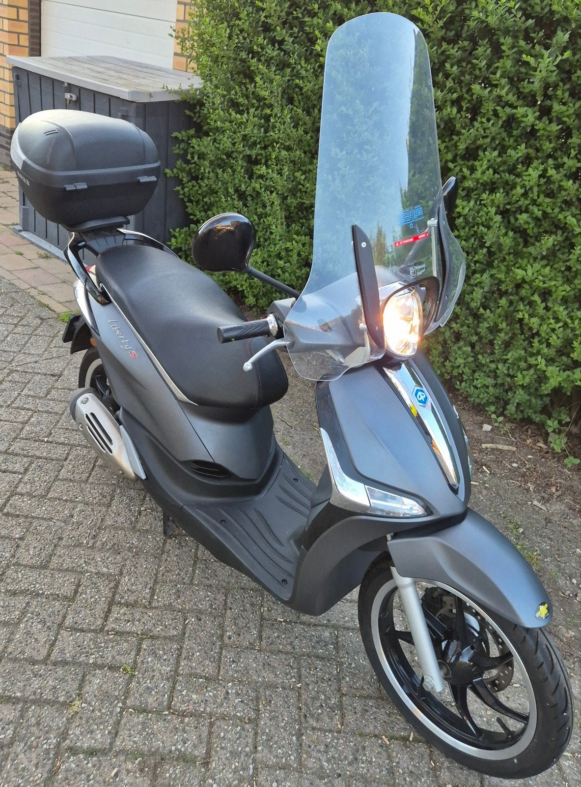 te koop piaggio liberty S (met kleine defect) in nette staat, Fietsen en Brommers, Scooters | Piaggio, Ophalen, Gebruikt, Overige modellen