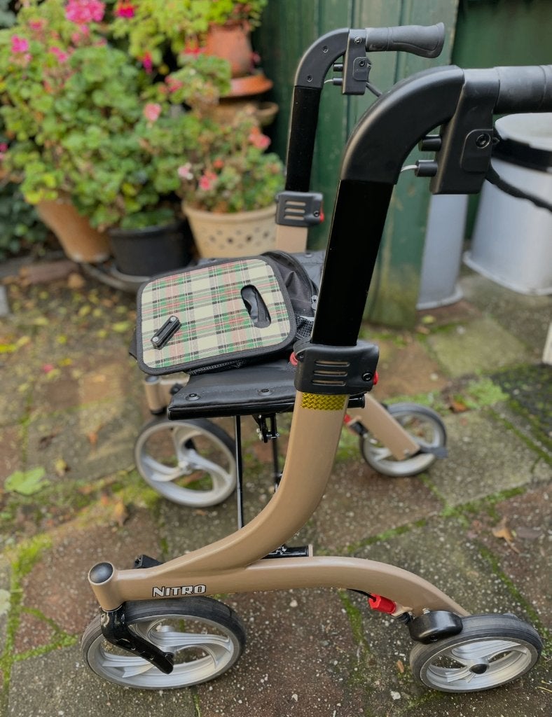 Gezocht rollator Rugband Nitro-S, Ophalen, Zo goed als nieuw