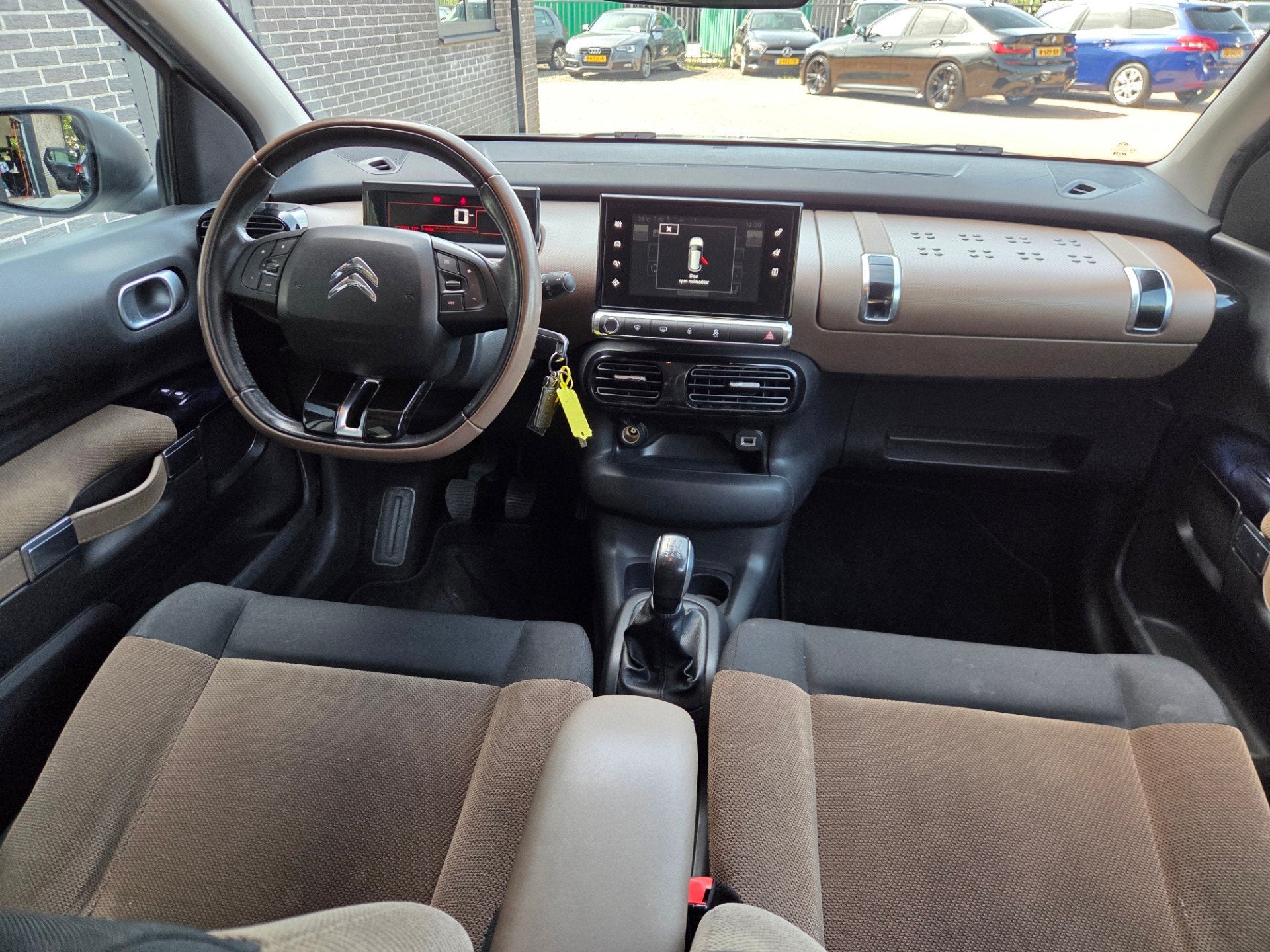 Citroen C4 Cactus 1.2 PureTech Feel | Trekhaak | Navigatie, Voorwielaandrijving, Gebruikt, 1199 cc, 82 pk