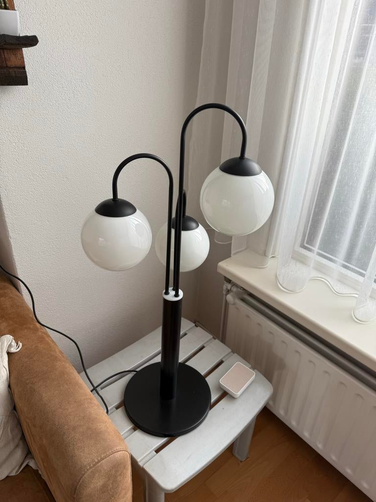 Moderne tafellamp met 3 glazen bollen, Ophalen, Zo goed als nieuw, Glas, 50 tot 75 cm
