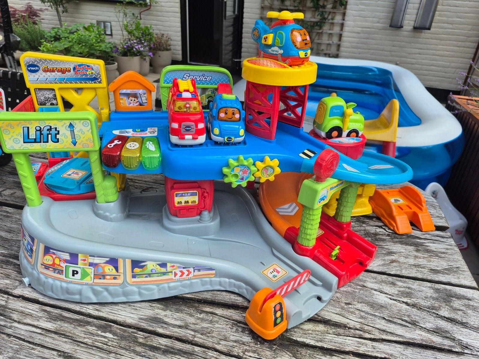 VTech Toet Toet Auto's Garage met 2 auto's en helikopter, Ophalen, Gebruikt