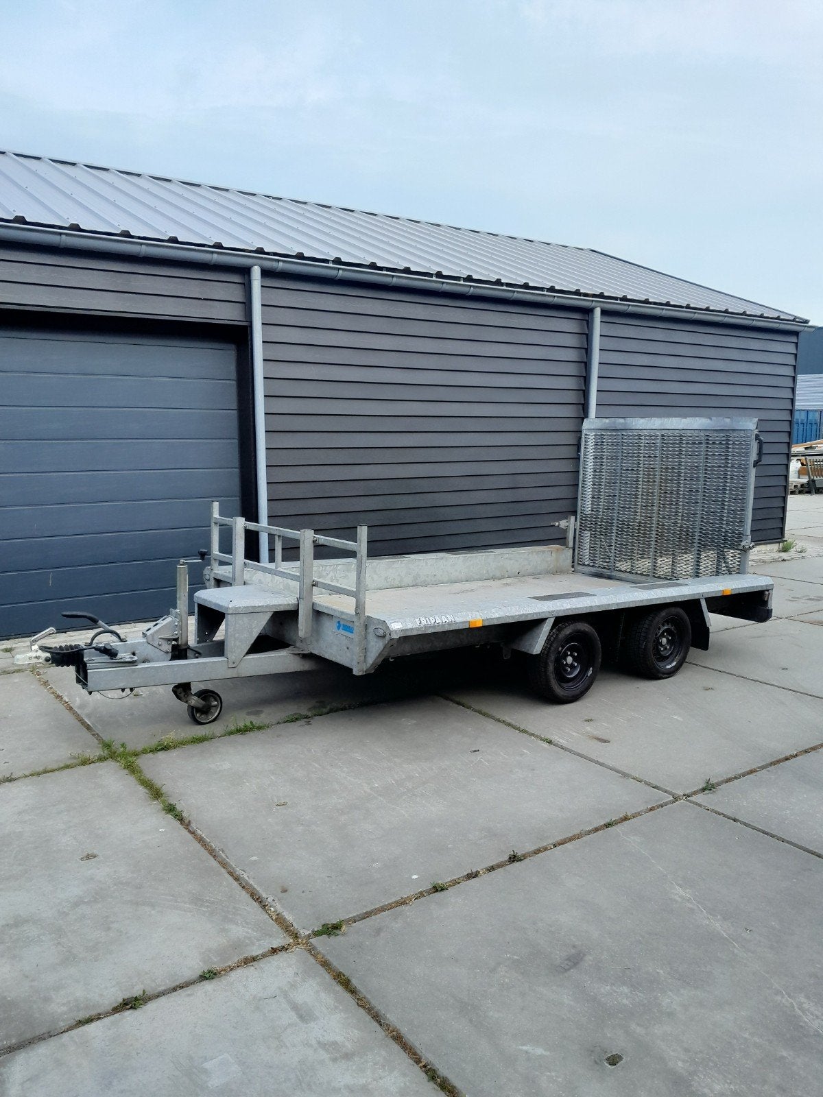 Hapert Indigo machinetransporter paraboolveren bj21 3500KG, Auto diversen, Ophalen