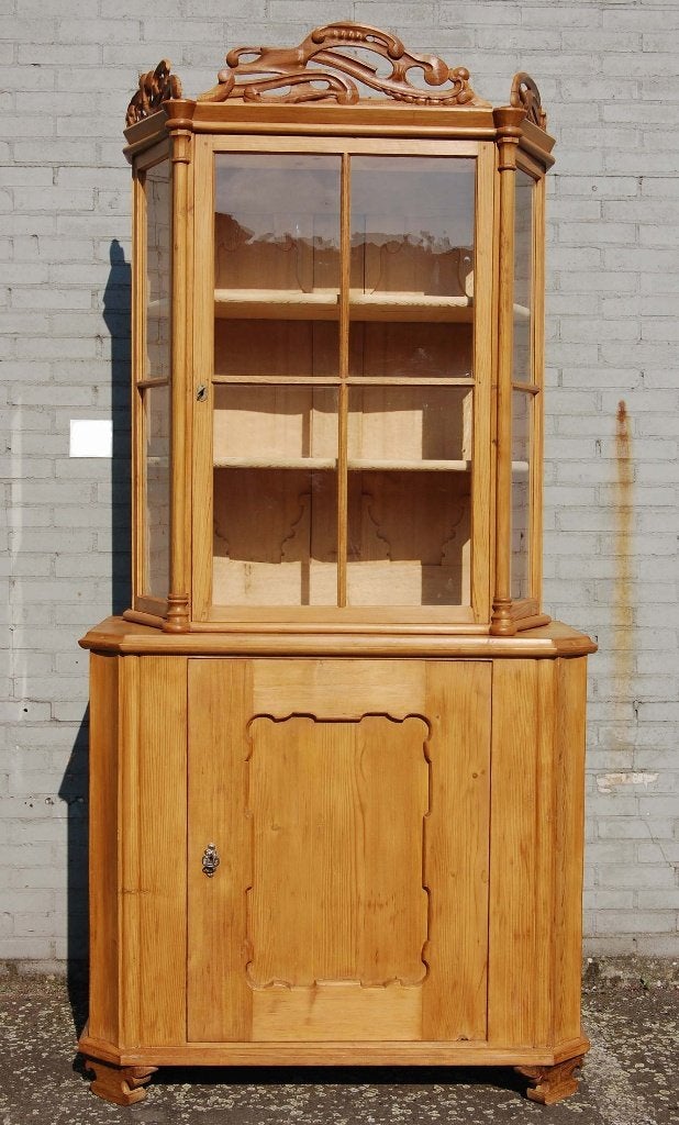 Antieke grenen vitrine., Ophalen