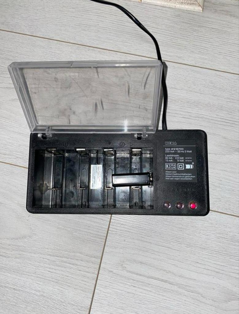 Hema batterijen oplaadstation, Ophalen of Verzenden, Gebruikt