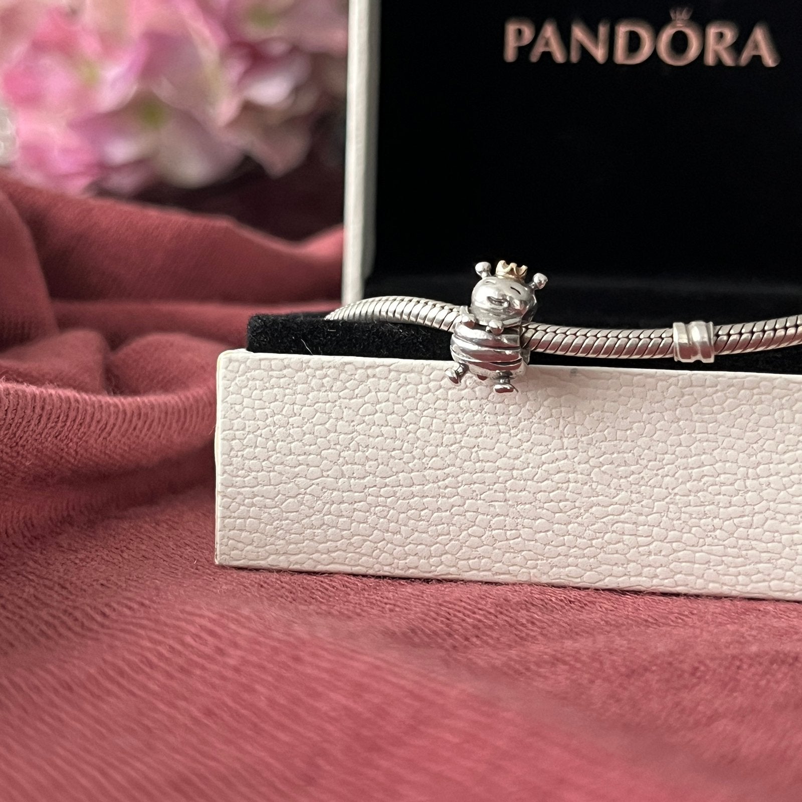 Pandora bedel bijenkoningin retired, Sieraden, Tassen en Uiterlijk, Bedels, Ophalen of Verzenden, Zilver, Pandora