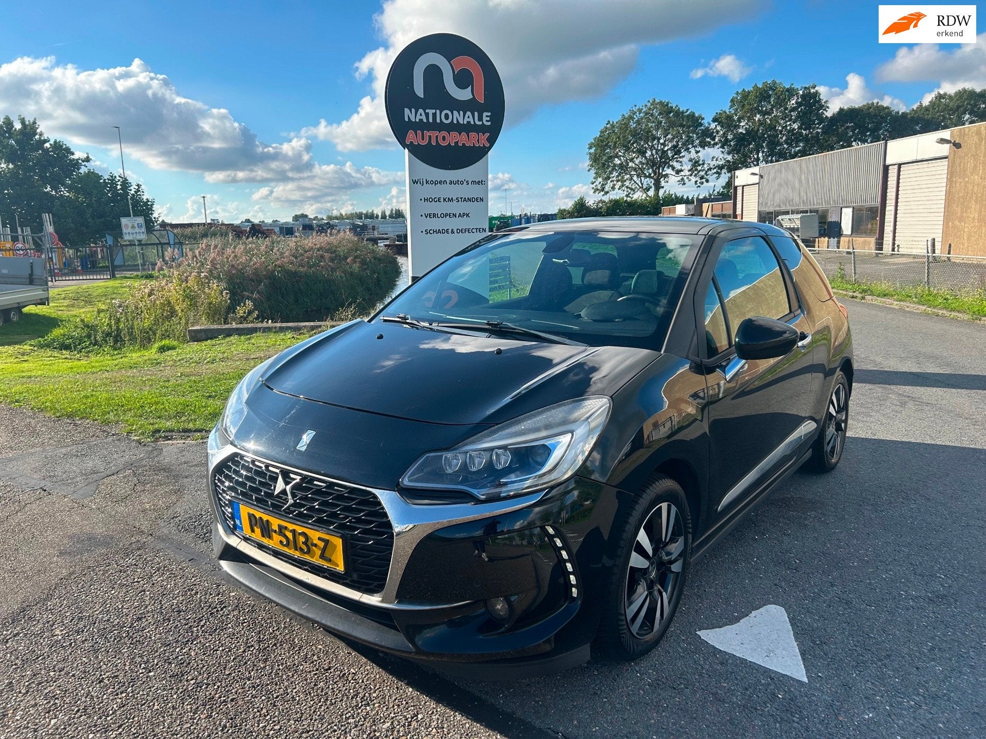 DS 3 2017 * 1.2 PureTech So Chic * APK *, Auto's, Voorwielaandrijving, Euro 6, Origineel Nederlands, Bedrijf