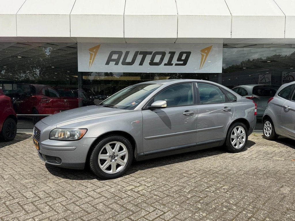 Volvo S40 2.4 Momentum, Auto's, Volvo, Gebruikt, 700 kg, 2435 cc, Grijs