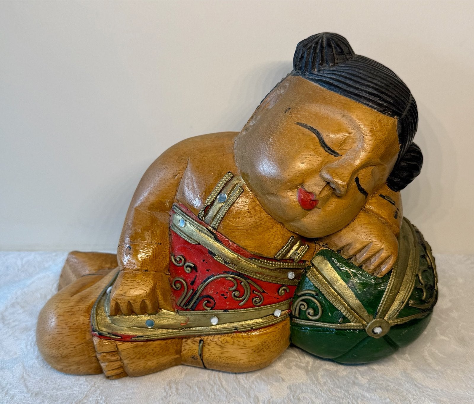 Houten vintage geluks beeld van een rustend Chineesje ., Antiek en Kunst, Kunst | Beelden en Houtsnijwerken, Overige onderwerpen