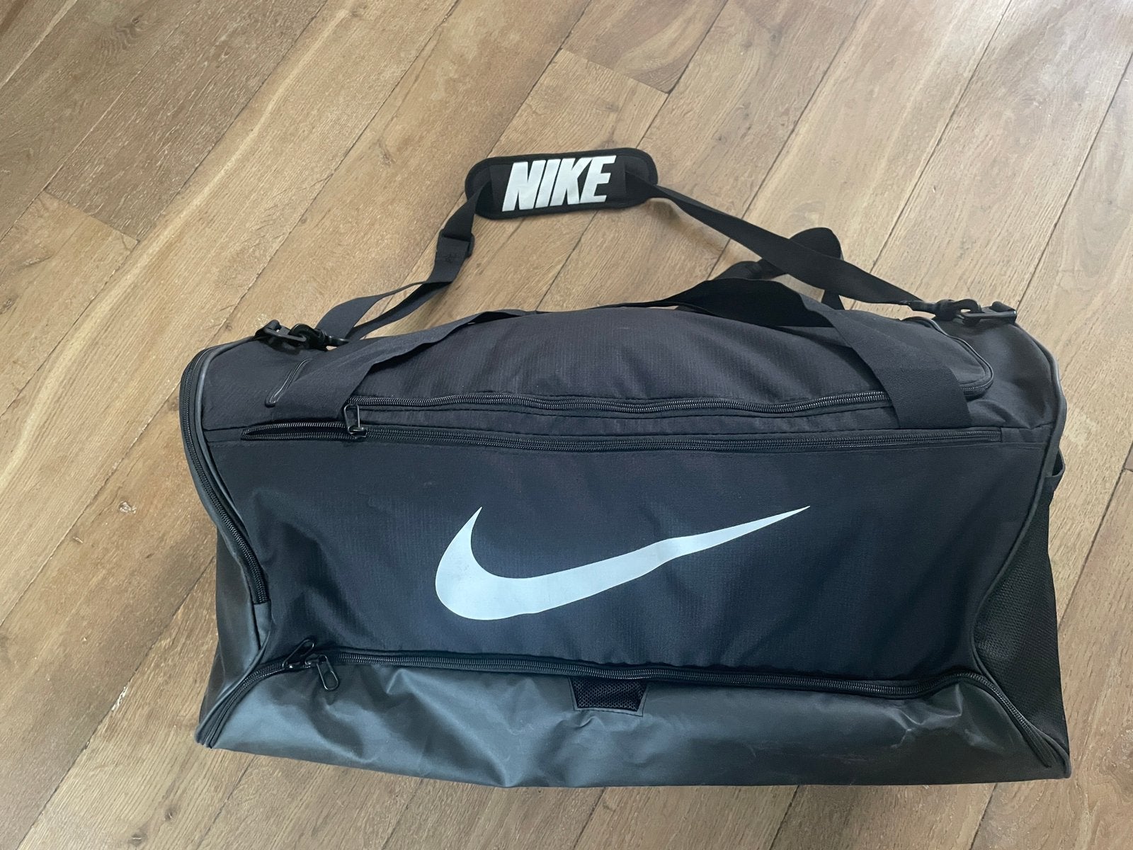 Nike Brasilia 9.5 Sporttas - Sporttas - Zwart - 60 Liter, Ophalen of Verzenden, Zo goed als nieuw