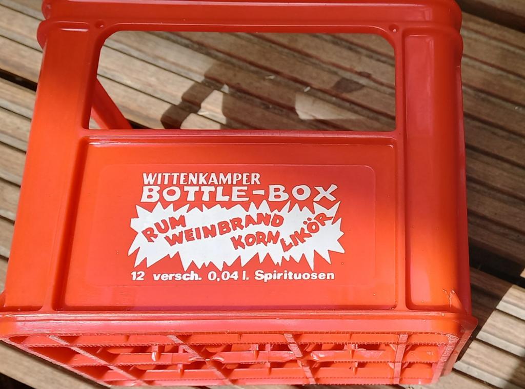 1 klein rood Wittenkampet kratje, Ophalen of Verzenden, Gebruikt