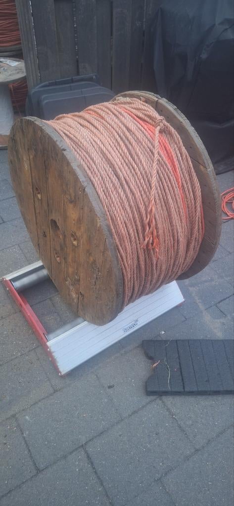 Haspel 2000 meter touw, Ophalen, Zo goed als nieuw, 20 meter of meer, Overige typen