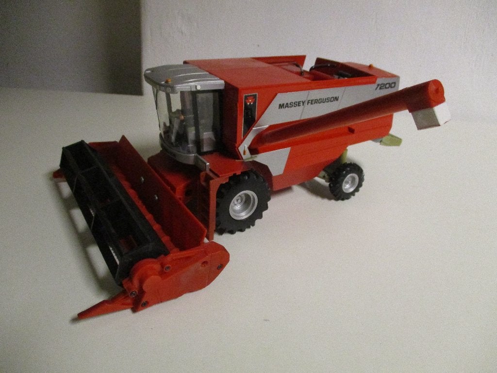 Britains Massey Ferguson 7200 combine, Ophalen of Verzenden, Gebruikt, Tractor of Landbouw, Britains