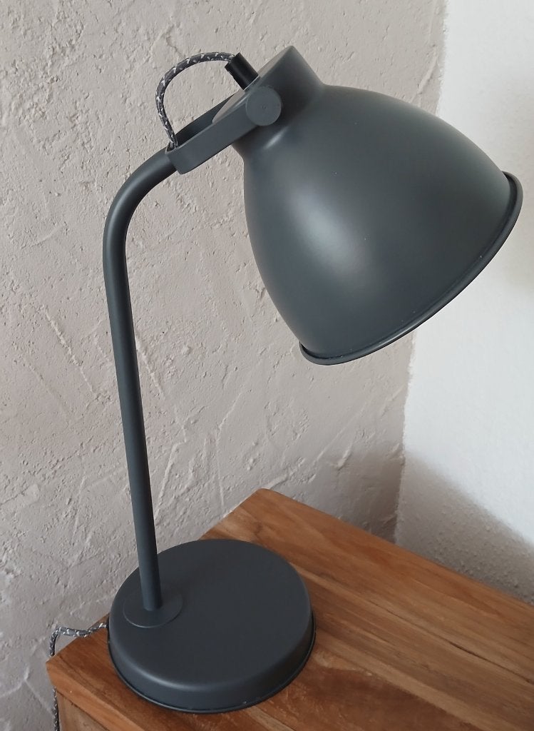 Kenwell tafellamp heeft een modern en industrieel ontwerp, Huis en Inrichting, Lampen | Tafellampen, Overige merken, Ophalen of Verzenden