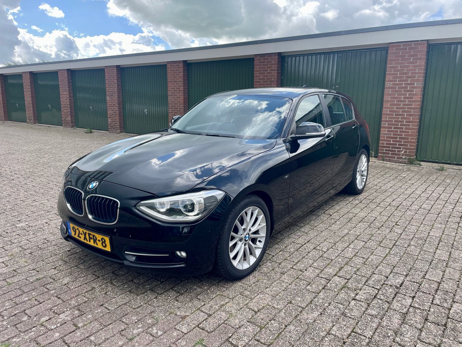 BMW 1serie 116I 5DR 2012 Zwart, CarPlay, pdc, Cruise, 1-Serie, Zwart, 4 cilinders, Zwart