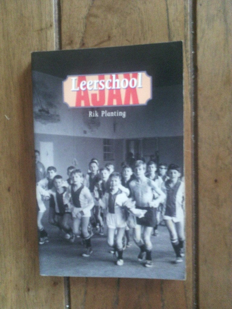 voetbalboek- Leerschool Ajax, Ophalen of Verzenden, Zo goed als nieuw, Balsport