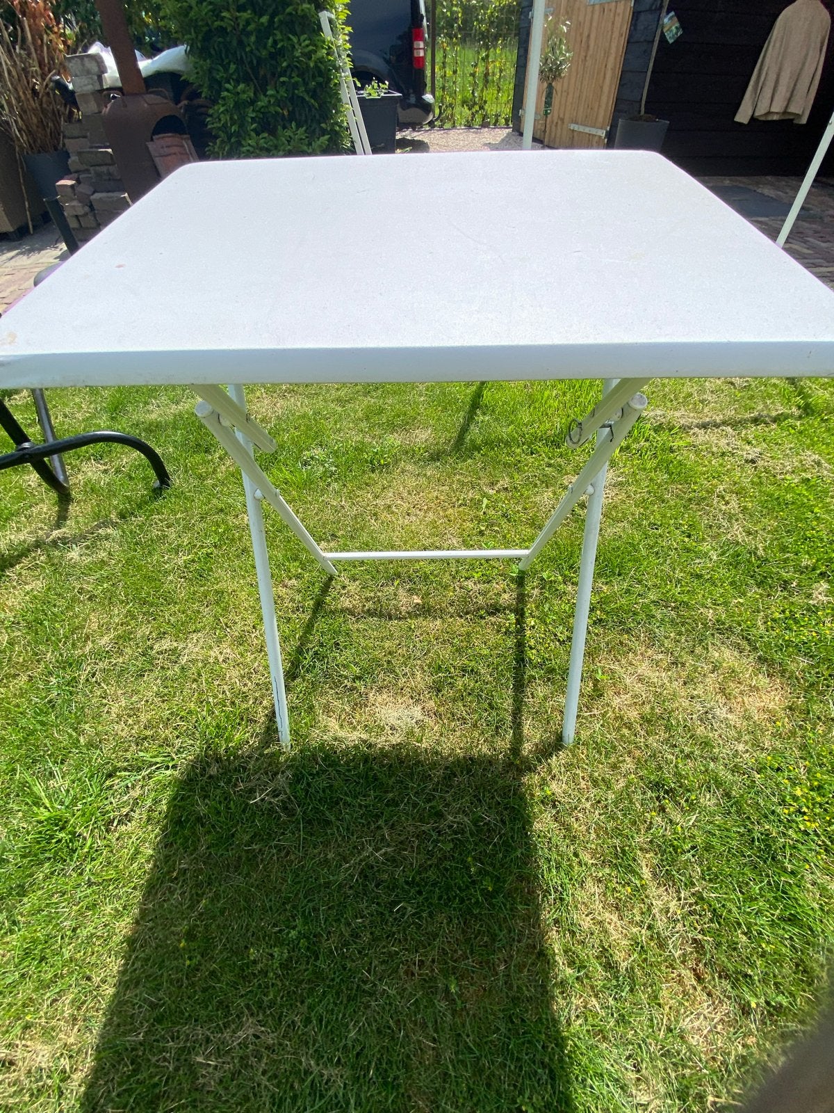 Witte opvouwbare bijzet tafel - Ideaal voor feestjes!, Ophalen, Kunststof, Gebruikt, 100 tot 150 cm
