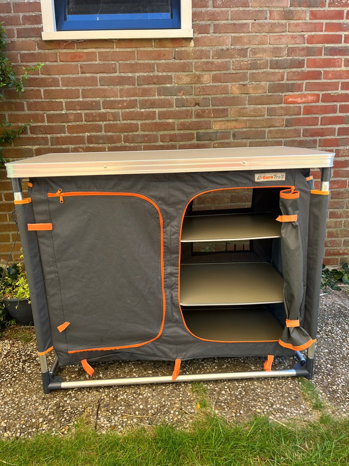 EuroTrail campingkast met tafelblad, Caravans en Kamperen, Kampeeraccessoires, Ophalen, Zo goed als nieuw