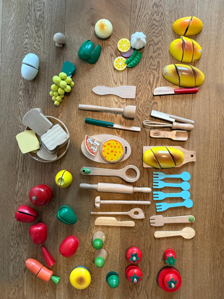 Grote set houten speelgoedeten en keukengerei, Kinderen en Baby's, Speelgoed | Houten speelgoed, Ophalen of Verzenden, Gebruikt