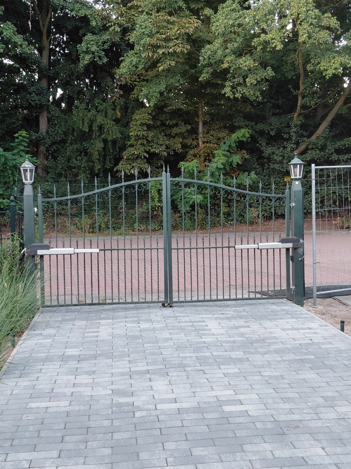 Elektrische Inrijpoort - 3.5m breed, 160/180cm hoog, Tuin en Terras, Ophalen, Met poort, Gebruikt, Sierhekwerk