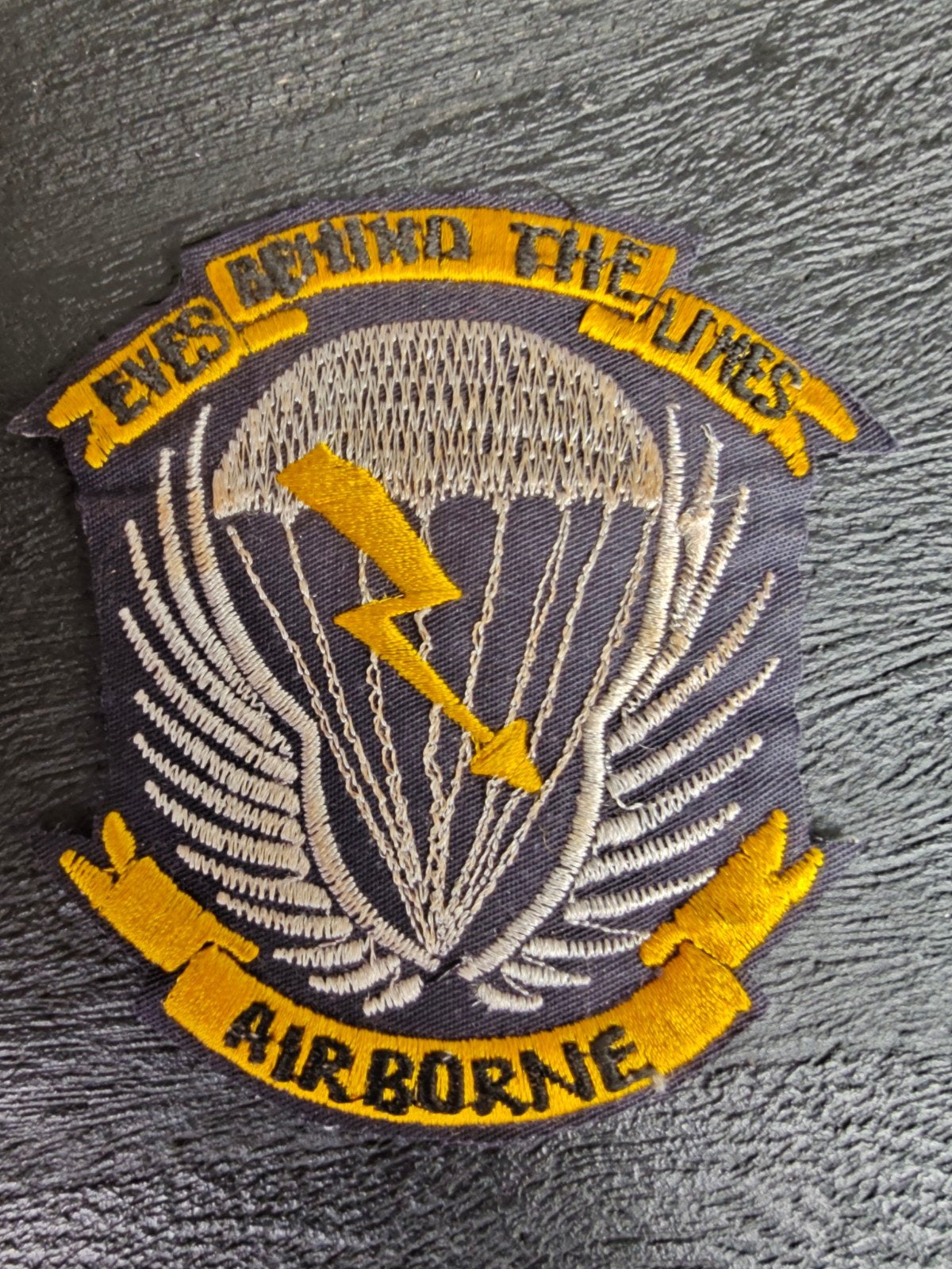 Patch US ARMY ~ LRRS LRSU ~ Eyes Behind The Lines ~ AIRBORNE, Ophalen of Verzenden, Landmacht, Amerika, Embleem of Badge