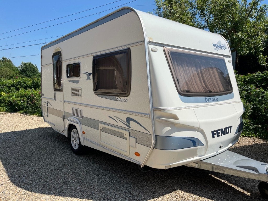 Fendt 420 Bianco Vast bed , zeer nette staat!, Caravans en Kamperen, Caravans, Info@fendt-caravan.de, Openslaande ramen, Bedrijf