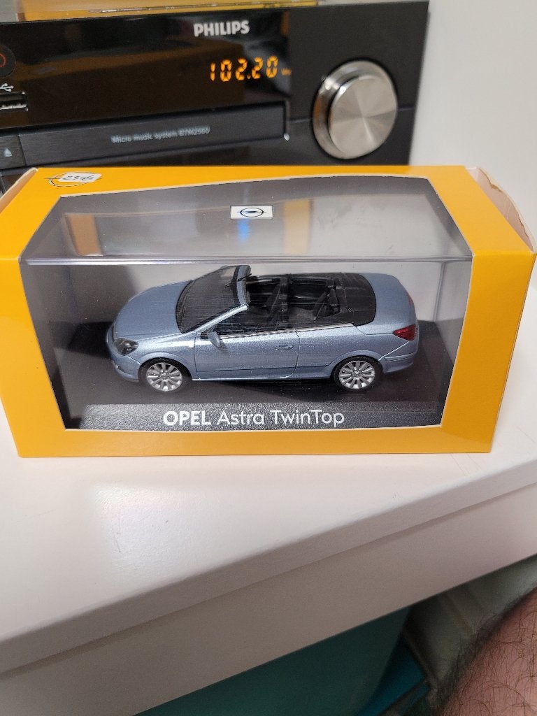 opel astra twintop 1:43, Ophalen of Verzenden, Zo goed als nieuw, Auto, MiniChamps