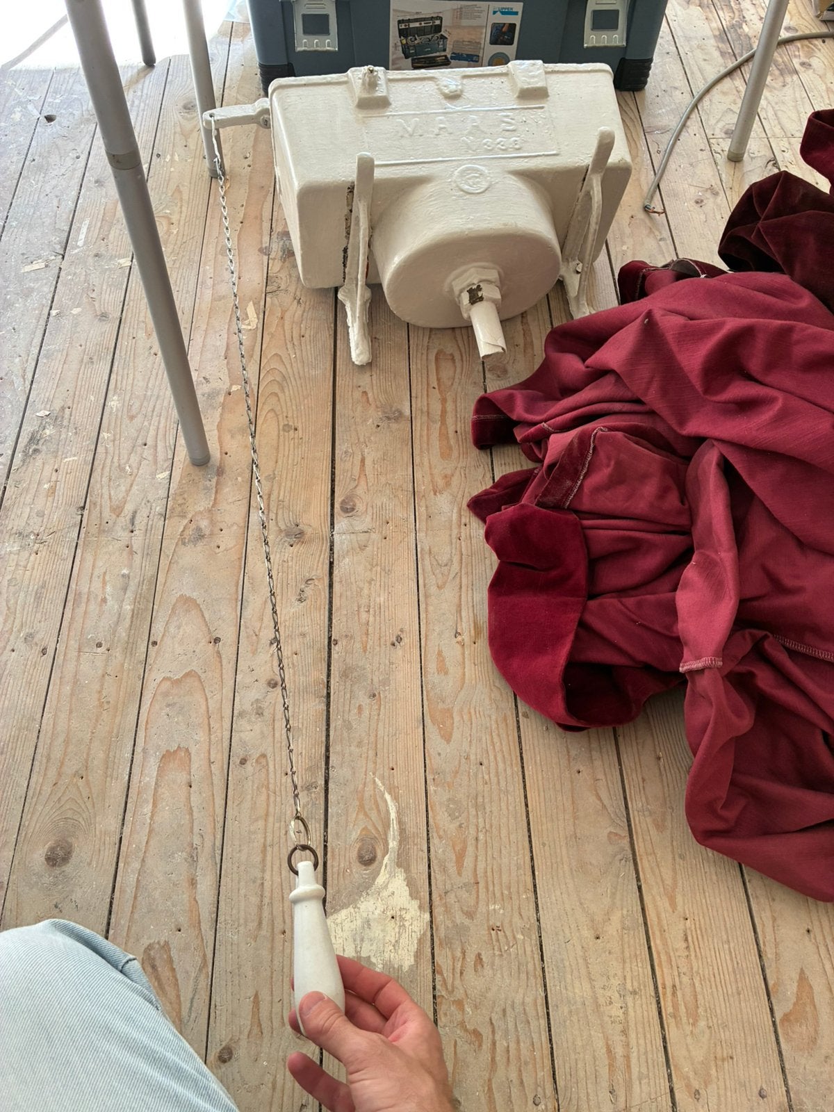 Gietijzeren stortbak met wc-pot en -deksel, Ophalen, Gebruikt, Toilet