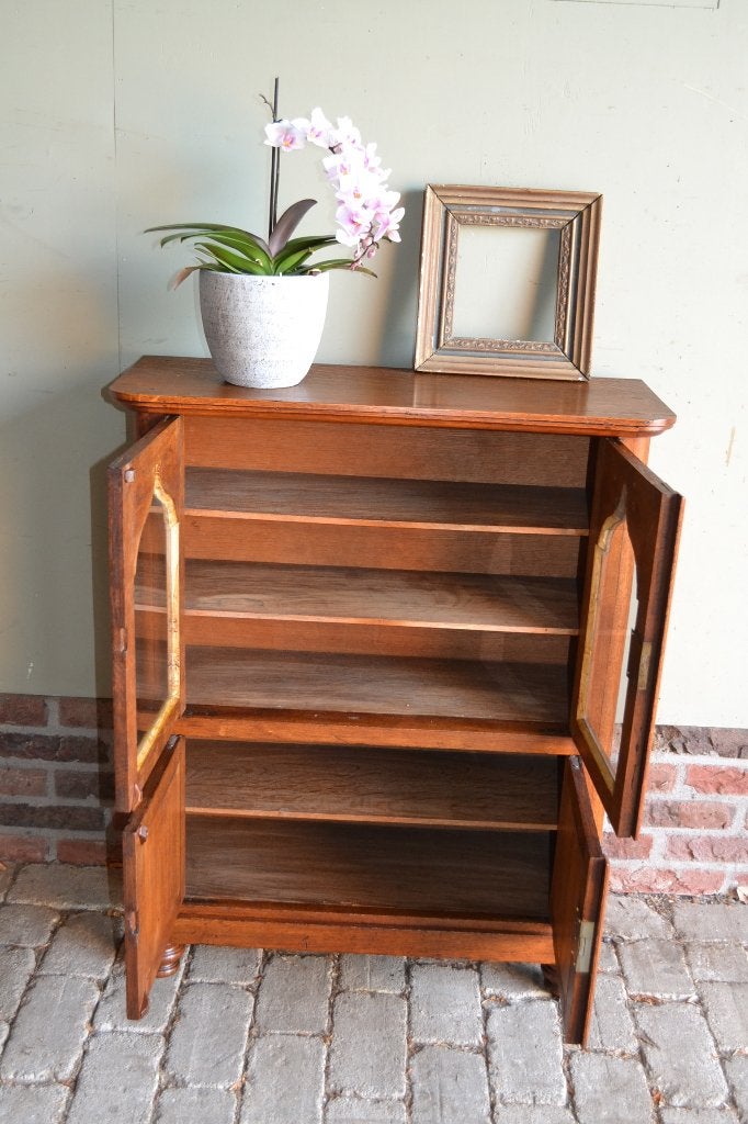 Prachtig antiek eiken houten vitrinekastje, poortkastje., Antiek en Kunst, Verzenden