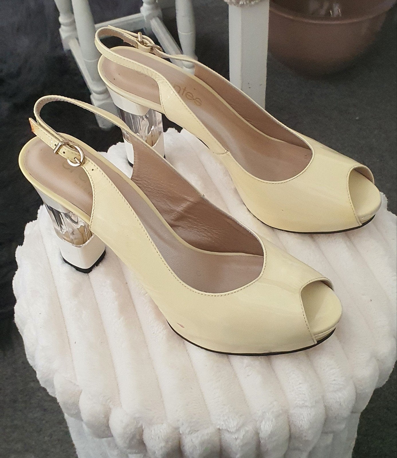 Crèmekleurige Peeptoe Pumps met Transparante Hakken  maat 41, El Dantes, Verzenden, Gedragen, Zwart